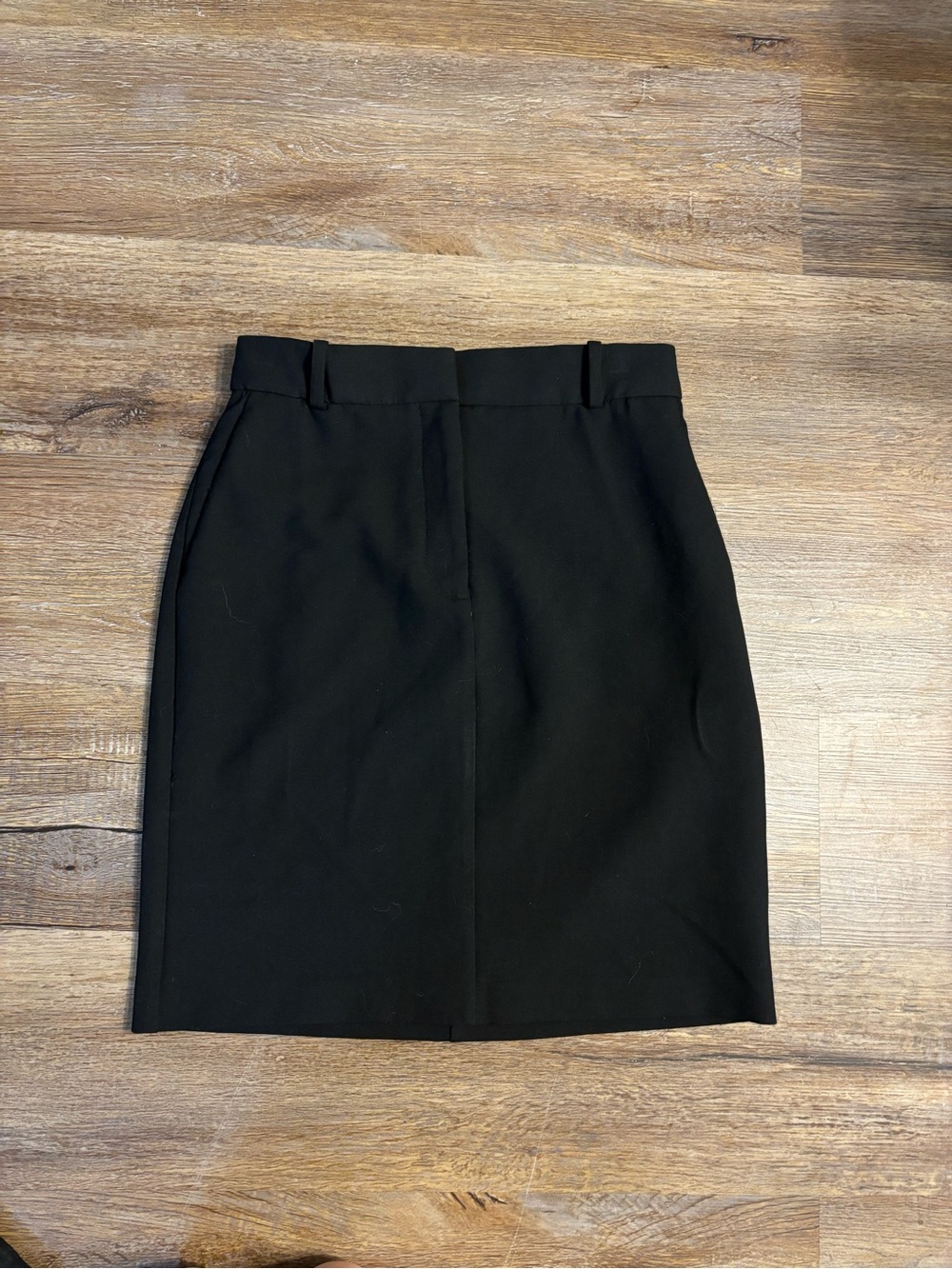 Aritzia Babaton chisel knee length skirt size 2